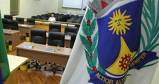 Câmara faz reforma administrativa e reduz custos