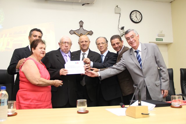 Em Sessão Solene, Câmara homenageia Dr. Antônio Pirolla no Dia do Advogado (com vídeo)