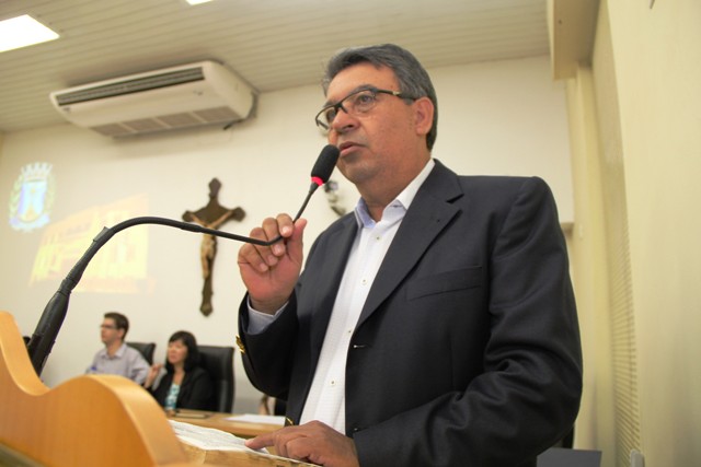 Tenente Santana pede regulamentação de transporte de passageiros por vans