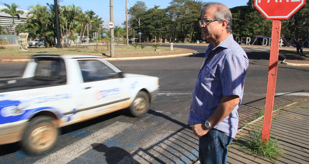 Jair Martineli pedirá estudo para implantação de semáforos na rotatória do Sesc