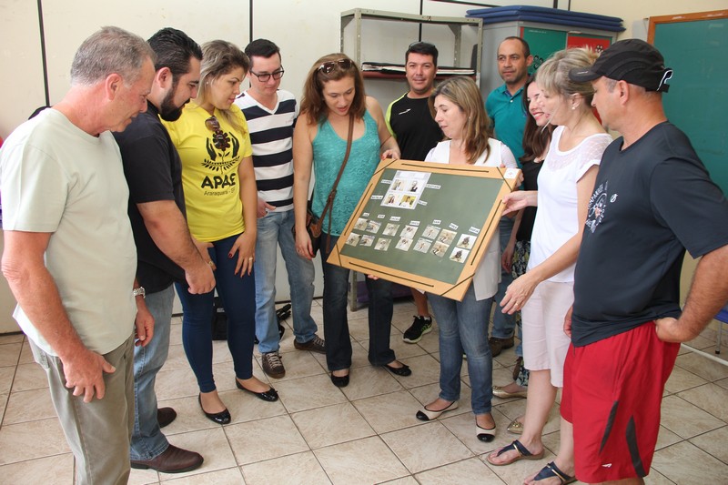 Juliana Damus articula projeto do cão terapia para alunos da Apae
