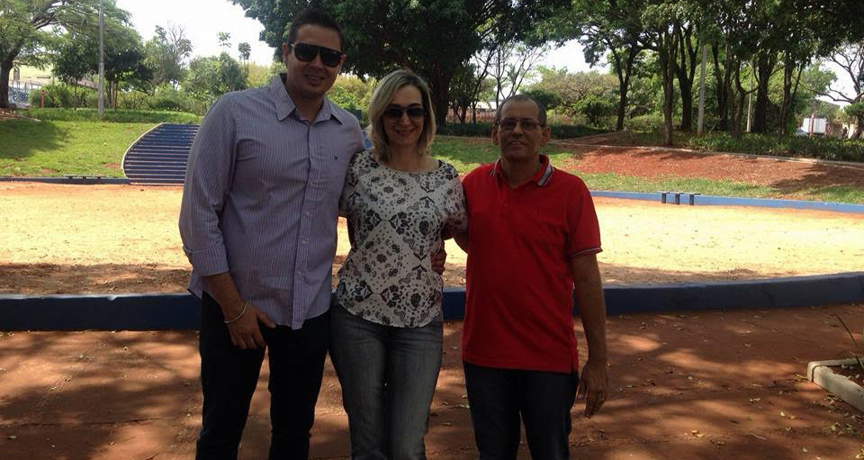 Adilson Vital consegue 12 novos  brinquedos para praça no Melhado