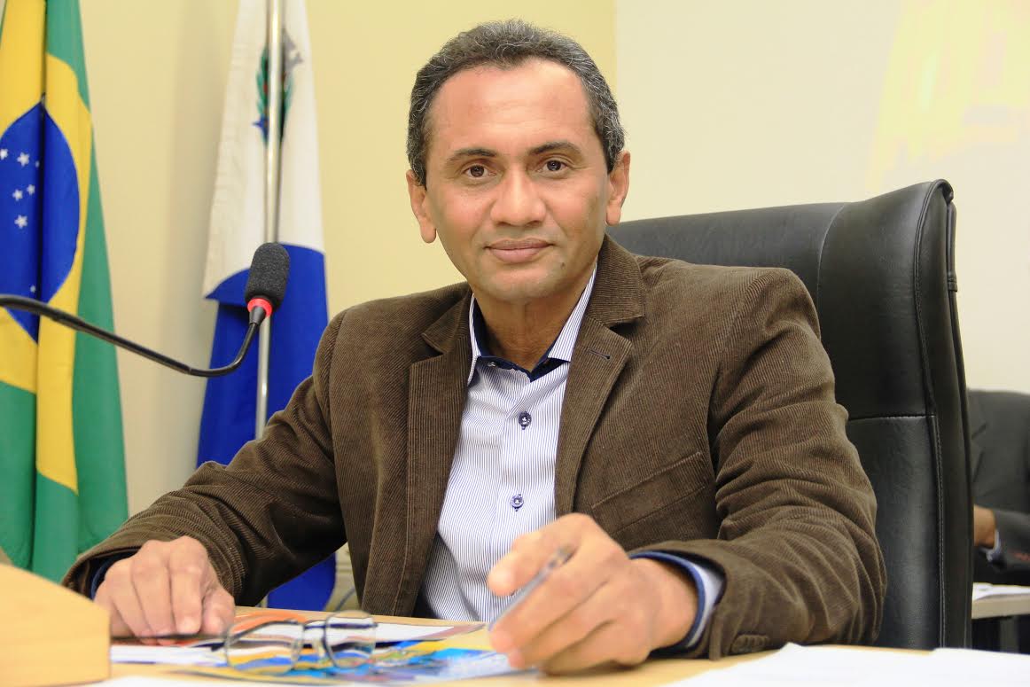 Pastor Raimundo pede Bíblia em braile nas bibliotecas