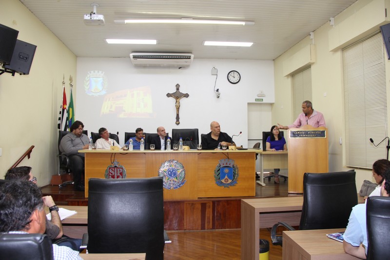Em reunião Édio Lopes cobra solução para a situação de calamidade em assentamento