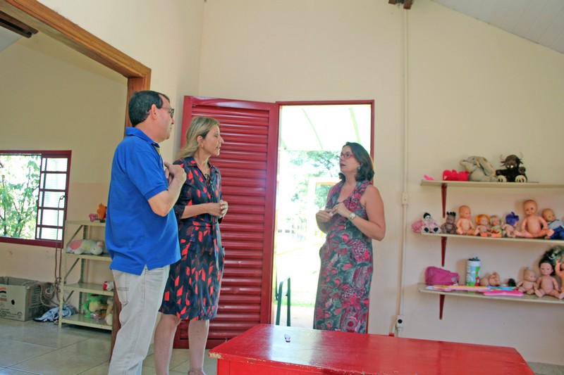 Gerson da Farmácia visita Oficina das Meninas