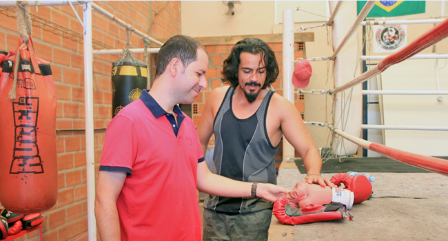 Roger Mendes articula apoio a projeto social de boxe no Selmi Dei