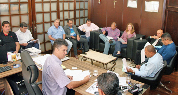 Projetos que serão votados na próxima sessão começam a ser discutidos pelos vereadores