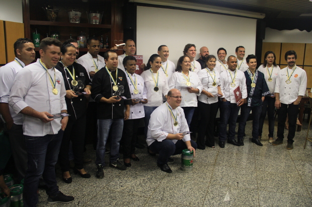 Chefs de cozinha são homenageados em cervejaria
