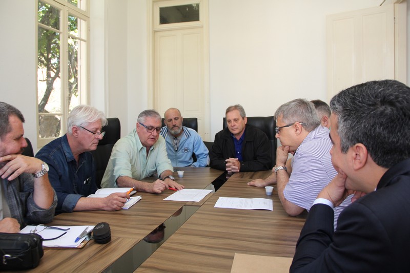 Reunião com representantes da Nestlé, Coordenadoria de Mobilidade Urbana e moradores liderada por Edson Hel soluciona impasse no trânsito de caminhões da Nestlé