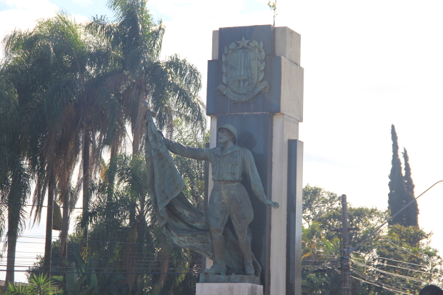 Ato cívico celebra 85 anos da Revolução de 32