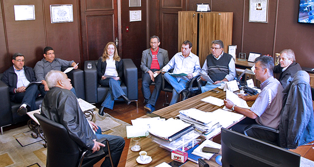 Projetos são avaliados em reunião durante recesso na Câmara