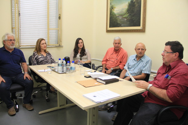 CEE que estuda alternativas para o tratamento do lixo dá continuidade aos trabalhos na Câmara Municipal