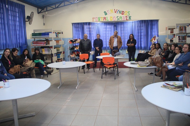 Vereadores se reúnem com professores da rede básica
