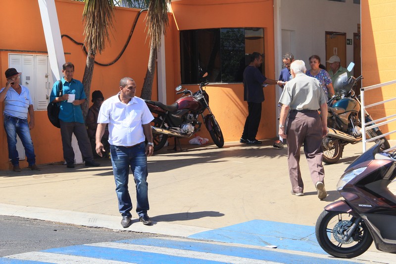 Toninho do Mel solicita melhorias no trânsito em frente ao Bom Prato
