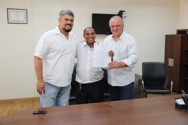 Lei do Dia da Costureira e do Costureiro é sancionada na Prefeitura