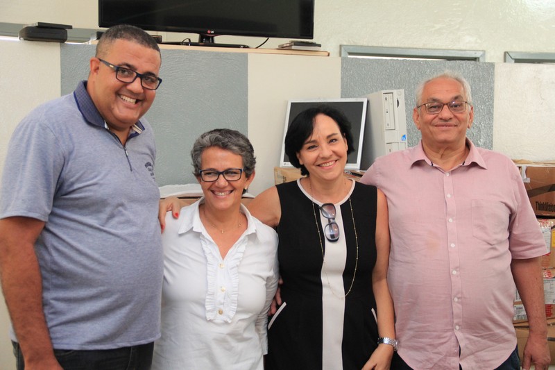 Paulo Landim articula casa nova e participa da entrega de computadores para a Associação São Pio