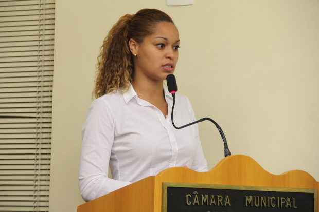 Thainara Faria apresenta moção de repúdio a cortes de investimentos em Ciência e Tecnologia