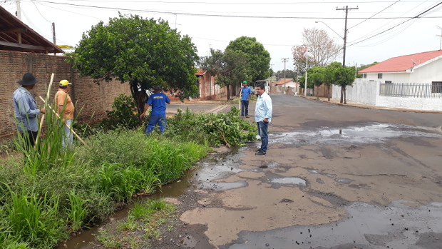 Zé Luiz verifica problemas apontados por moradores dos bairros Vale do Sol e Águas do Paiol