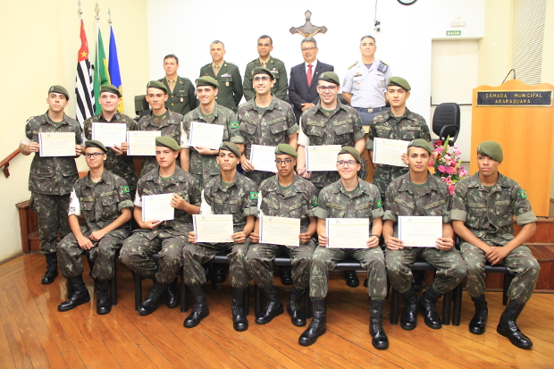 Solenidade homenageia atiradores do Tiro de Guerra de Araraquara (com vídeo)