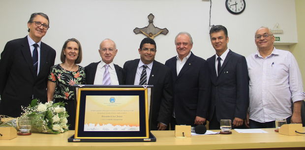 Ariovaldo Cesar Junior recebe Título de Cidadão Araraquarense (com vídeo)