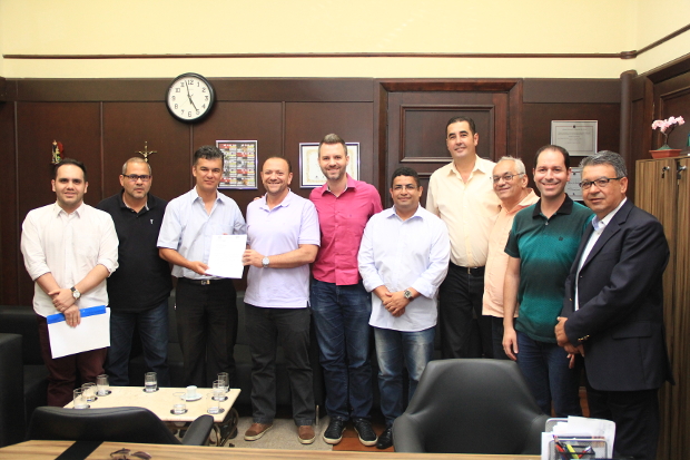 Vereadores recebem prefeito Edinho na Presidência da Câmara
