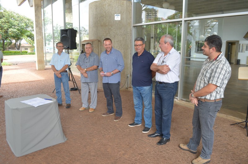 Nova iluminação de LED nas vias públicas aumenta a sensação de segurança, afirma Tenente Santana