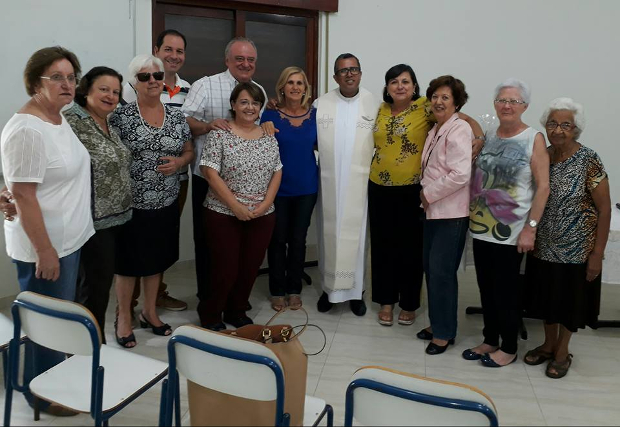 Roger Mendes representa o Legislativo na missa de Natal da Gota de Leite