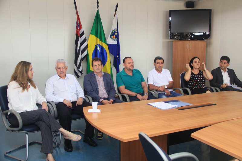 Vereadores participam de Ato de Assinatura na Prefeitura