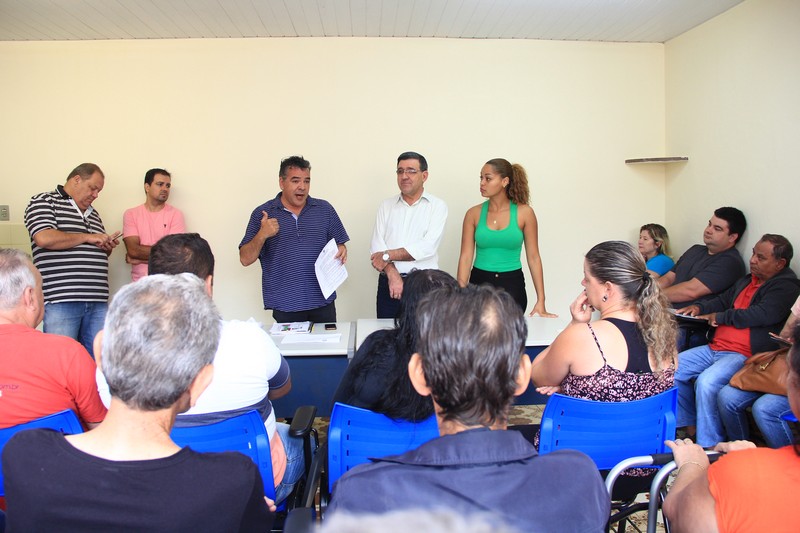 Sob fiscalização de vereadores, ambulantes garantem participação no especial de Natal do Centro Comercial