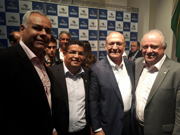 Convênio para campo de futebol society no Valle Verde é assinado