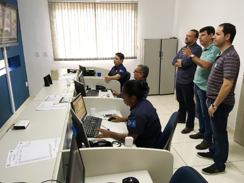 Roger Mendes e prefeito Edinho visitam Guarda Municipal