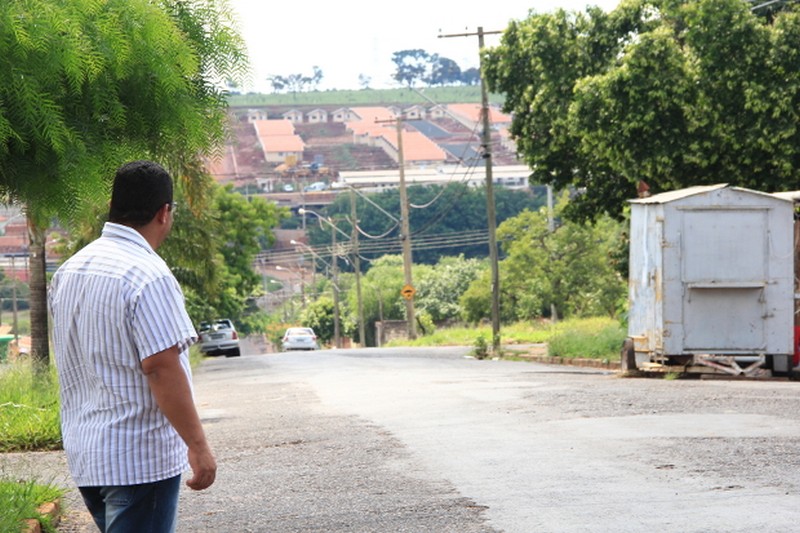 Zé Luiz constata necessidade de melhoria na iluminação pública em diversos bairros da cidade