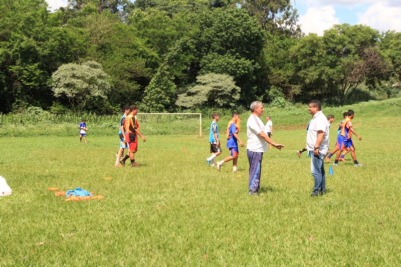 Vereador Zé Luiz visita projeto social no campo do Matadouro