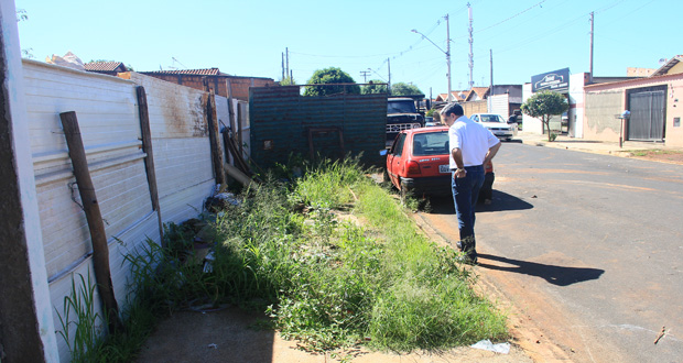 Terreno traz preocupação aos moradores do Romilda Barbieri