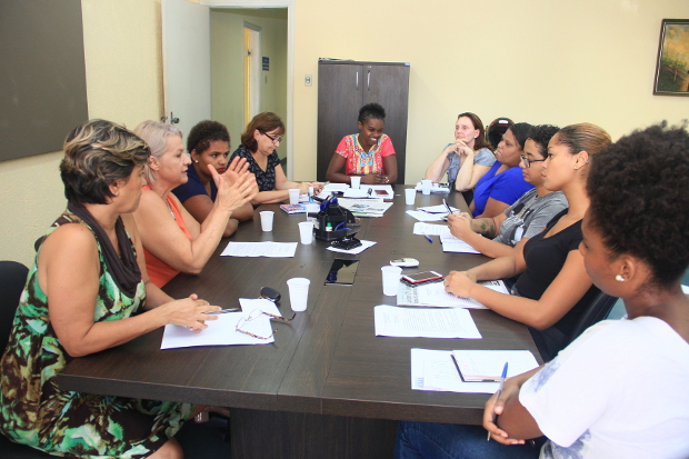 Thainara Faria comemora avanço para criação de escola bilíngue para surdos