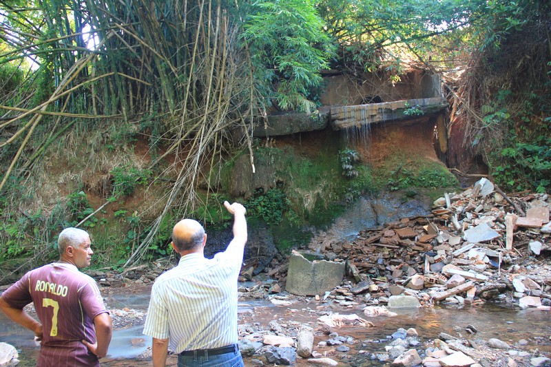 Chediek encontra, no mesmo local, abandono e agressão ao meio ambiente