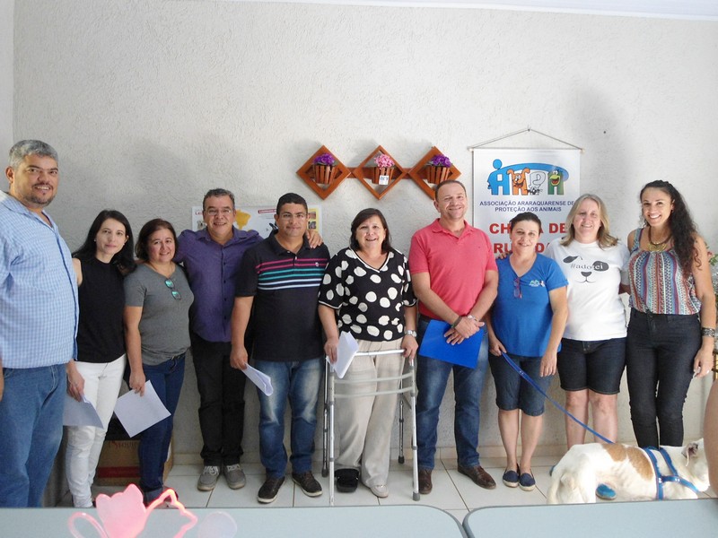 Vereador Zé Luiz e prefeito Edinho visitam ambulatório veterinário