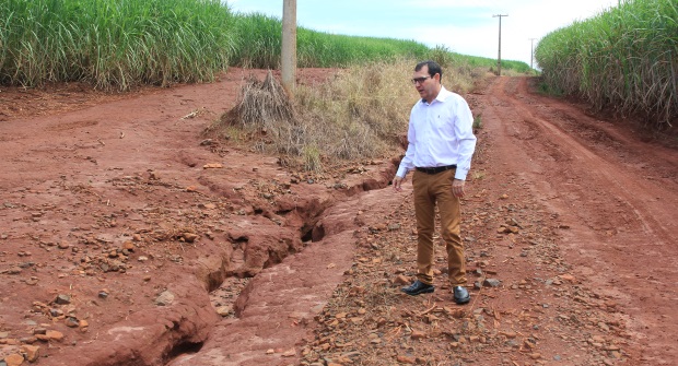 Más condições de estrada ainda dificultam a vida de agricultores