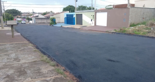 Demanda de Roger Mendes para reparo asfáltico no Selmi Dei é atendida
