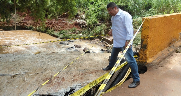 Zé Luiz confere condições de ponte nos Machados