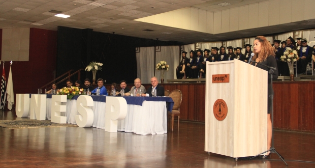 Thainara Faria representa a Câmara em formatura da Unesp