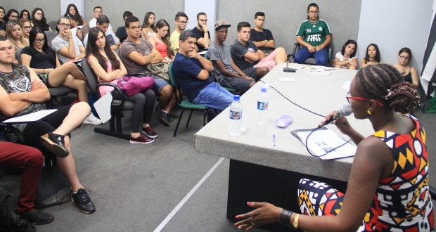 Direitos humanos da mulher negra é tema de palestra