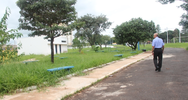 Obras inacabadas no Melhado causam transtorno na vizinhança