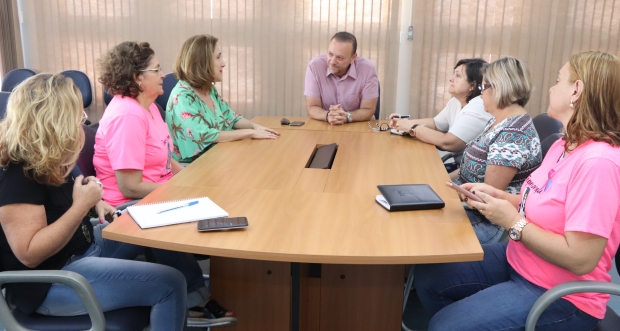 Secretária da Saúde explica demora no atendimento a pacientes com câncer