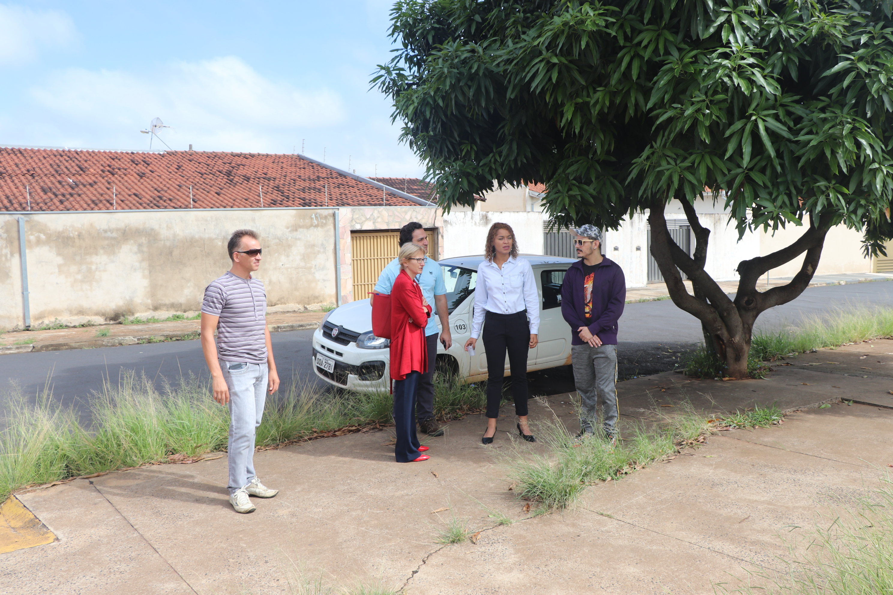 Praça, UBS e zeladoria de terreno são fiscalizadas por Thainara Faria