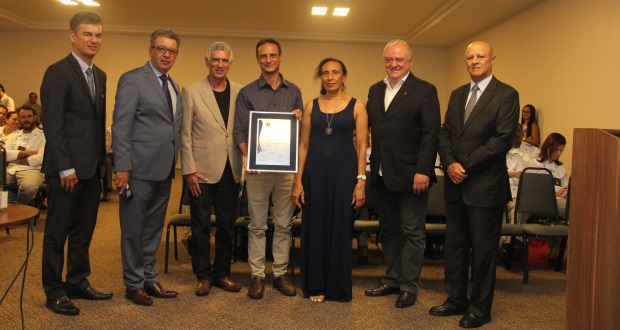 Vinte anos de sucesso marcam história de revista homenageada pela Câmara Municipal