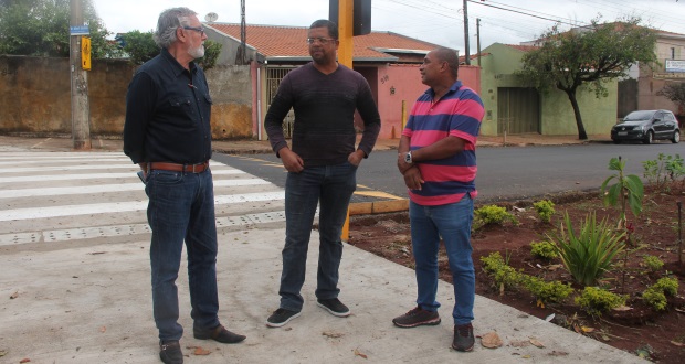 Lombofaixa em frente a CER traz segurança para pedestres