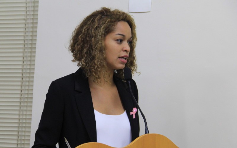 2019104_Thainara Faria - Sessão